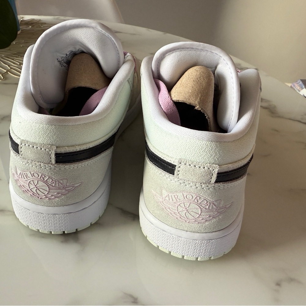 NEW Wmns Air Jordan 1 Low SE 'Barely Green', Size 9 - Picture 7 of 12